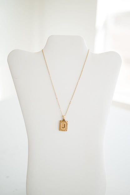 Selena Initial Pendant Necklace